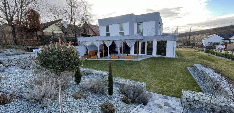 Szinte nullás rezsi: íme Győrújbarát egyik luxus otthona!