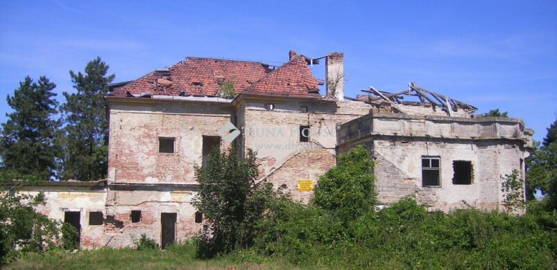 Romos állapotban, de eladó a concóháti Degenfeld-Schonburg kastély!