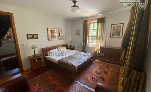 Fűrészelő utcai luxus: 1,8 milliárdért eladó egy 8 szobás ház!