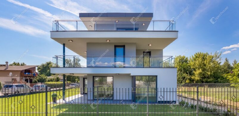 Csupa nagybetű, avagy egy partmenti luxus társasház Szántódon!