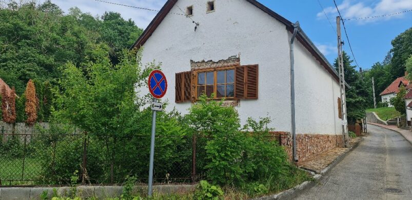 Ha nem fél a munkától, ez a bátaapáti ház főnyeremény lehet az ön számára!