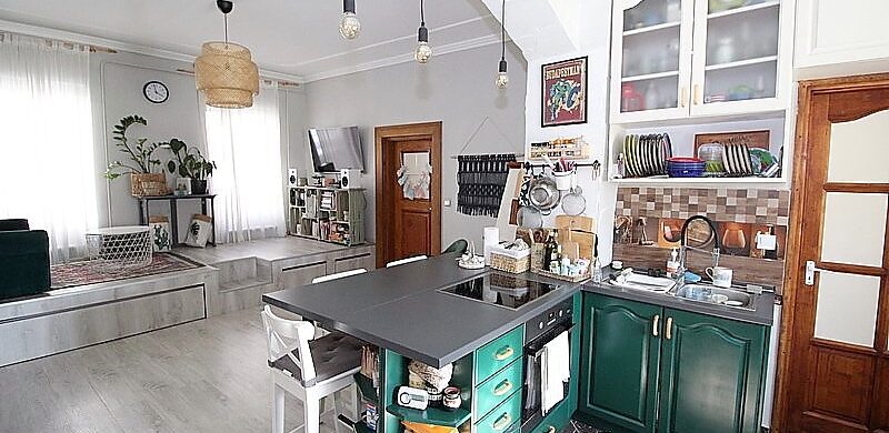 Pódiumot minden otthonba! Avagy egy csodás lakás Szombathely belvárosából!