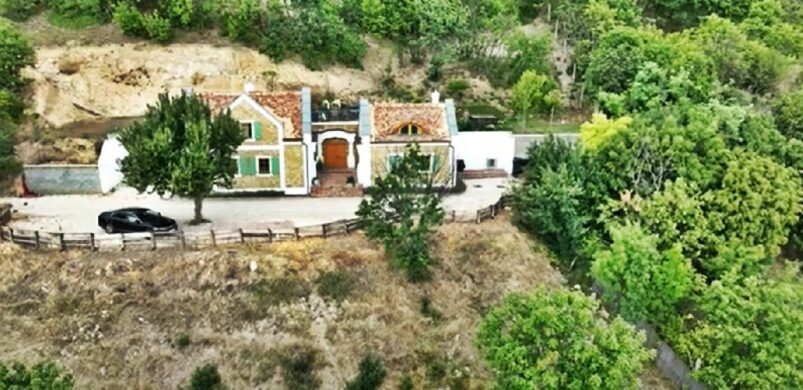 990 milliós szerelem! Avagy széditően jó fotók Csopak legszebb eladó ingatlanáról!