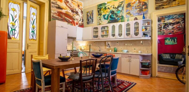 A hét ingatlana: színorgia az Izabella utcában!