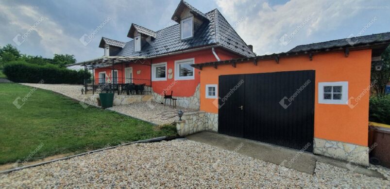 Egy sima, egy fordított, avagy két hernádvécsei ház az egyben!