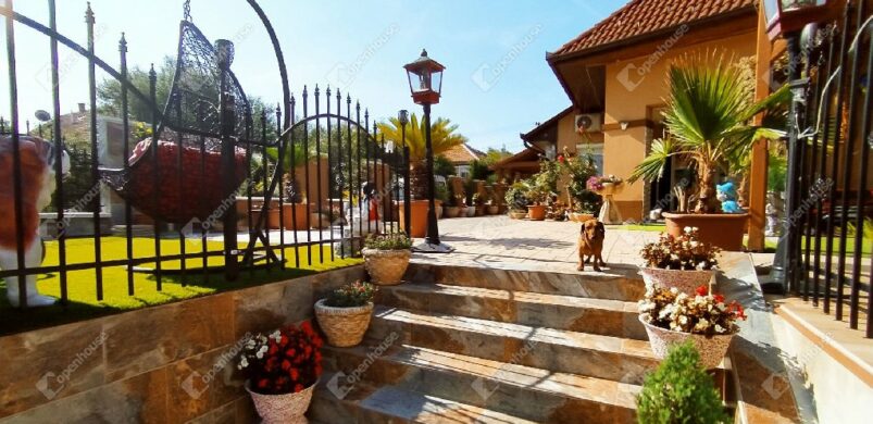 Egy rokokósan mediterrán ház Miskolc Görömbölyön!