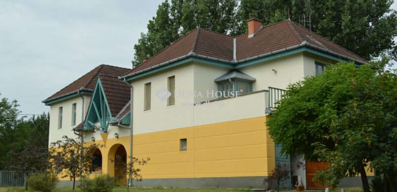 Ha kúria jelleg, akkor Lakitelek! 