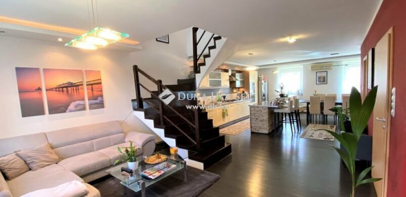 137 millióba kerül Pécs legdrágább, már kész, belső kétszintes lakása