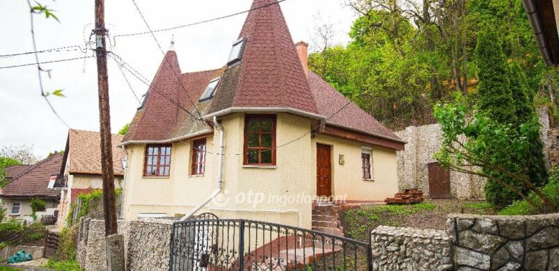 Élet Miskolcon, az Avasi kilátó lábánál? Vigyázat, ritkaság eladó!