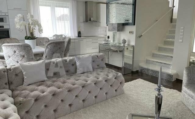 Egy ezüst ékszerdoboz Újszegeden!