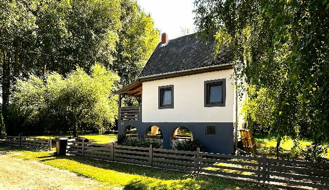 Nyaraló vagy akár állandó otthon: eladó egy gyöngyszem Véneken!