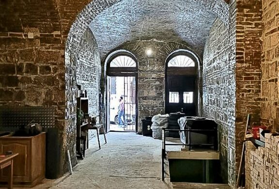 Dél-franciaországi hangulatot ígér egy 269 milliós, földszinti “pincehelyiség”