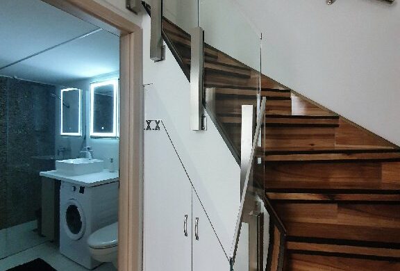 Lakna 19 nm-en? Na és a Palotanegyedben?