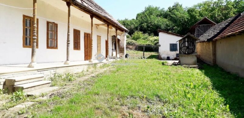 Autentikus parasztházat keres? Izményben akad!