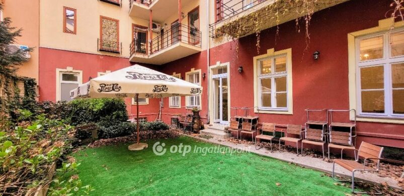 Corvin pláza: polgári lakás pince klubbal és bárral eladó?