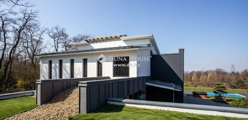 Egy minimalista luxusvilla Páty külterületén