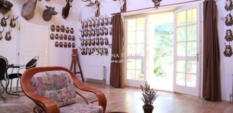 Pécsvárad és egy 1902 -ben épült kúria, amivel nem lehet bakot lőni!