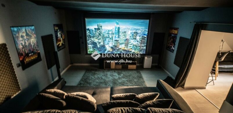 Moziszoba és iroda is jár egy Tettye közeli lakáshoz…