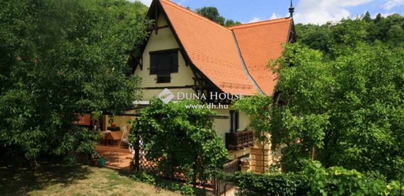 Eladó a Piacsek-Zsolnay családhoz köthető patinás pécsi villa