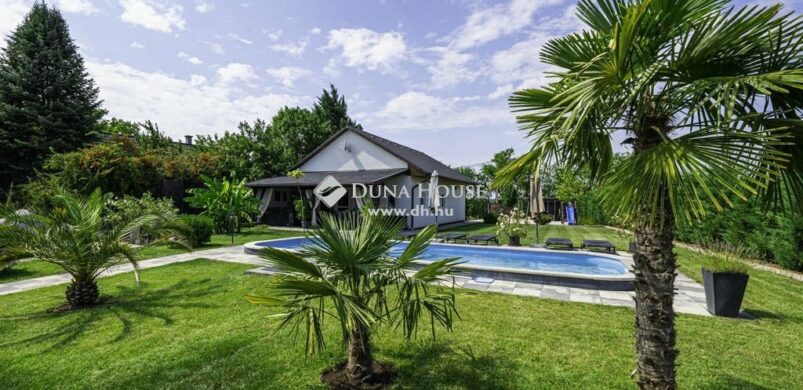 Eldobni mindent! Ilyen vízparti házat ritkán látni Szarvas területén!