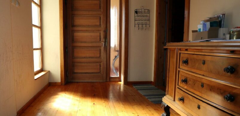 Újkígyósi álomotthon, csodás fa burkolatokkal új lakóit keresi!