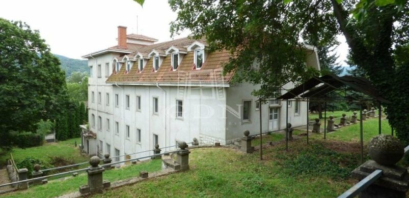 350 millióért eladó egy nagymarosi, 1860 körül épült pezsgőgyár!