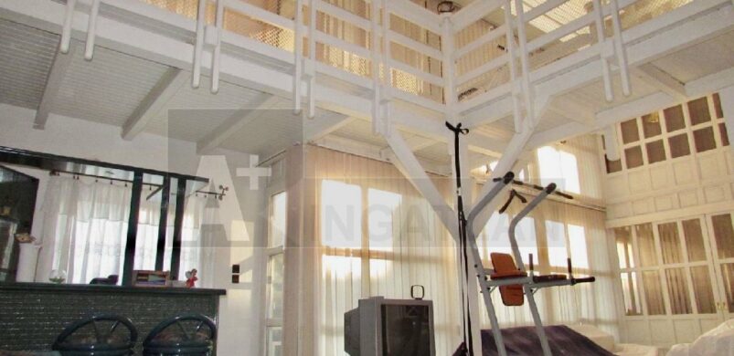 Eladó Szegeden az 1993-as “Év háza” cím nyertese