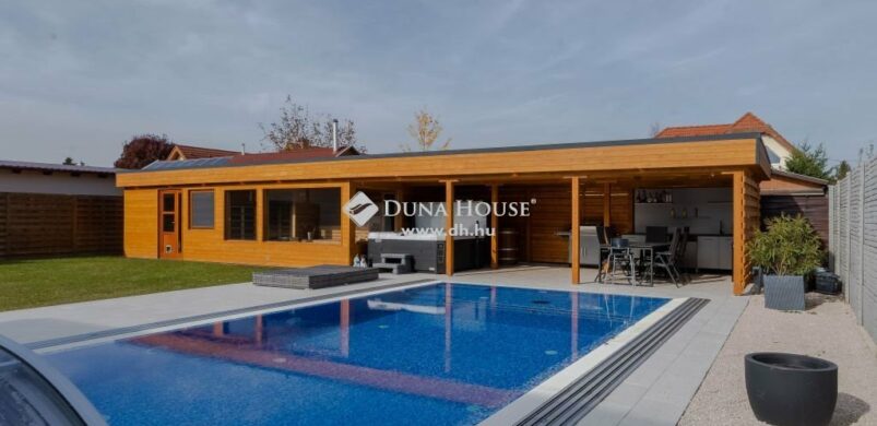 Így fest egy 3 éves, 199 milliós ház Szolnok ‘Rózsadombján’