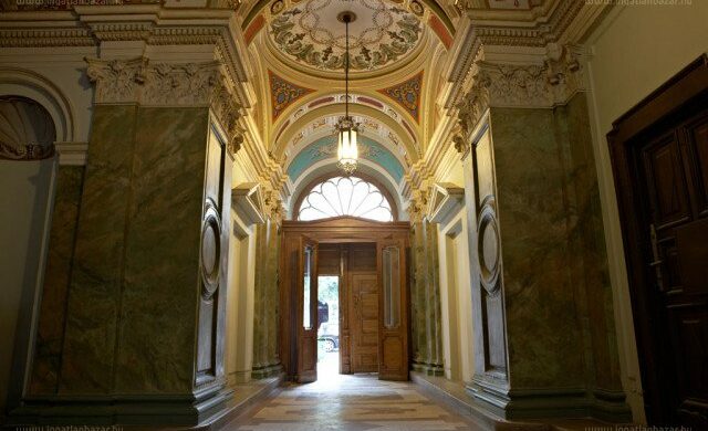 Palotát venne az Andrássy úton? 1,07 milliárdért megteheti…