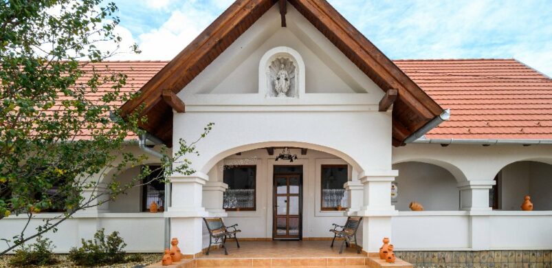 Tolmácson 220 milliós ingatlan látványpincével: kéne mi?