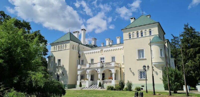 Versailles-i hangulat: eladó Magyarország egyetlen ’zöld’ kastélya!