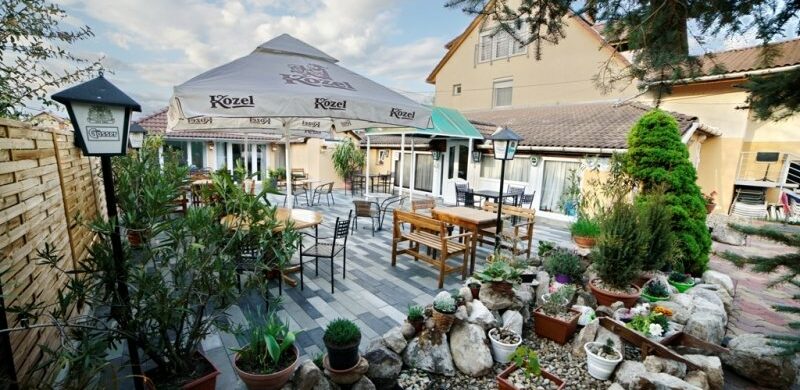 Nagy a család? Nem baj, Nagymányok egy 230 milliós házában így is elfér!