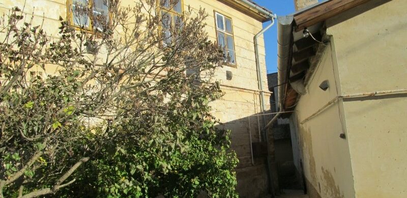 375 nm-es kúria 22 millióért? Mi folyik Hőgyészen? 