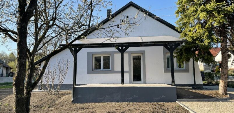 Friss, ropogó házban várhatja a karácsonyt, Balatonudvarin! Vagy Örvényesen?