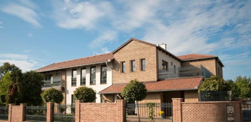 Egy francia hangulatot árasztó, modern villa Gyenesdiáson!