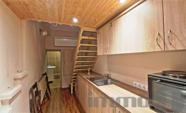 10 nm is elég. Főleg a Petőfi Sándor utcában!