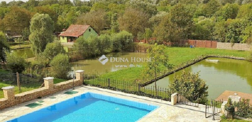 Luxus mediterrán birtokot venne halastóval? Baján van!   