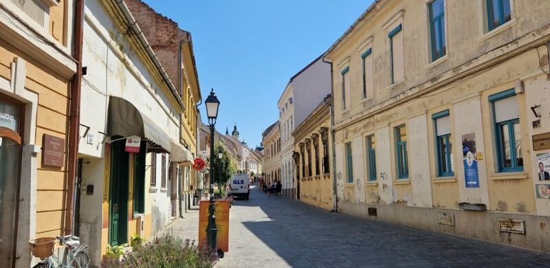 Kis lakás 25,5 millióért egy pécsi sétáló utcában!