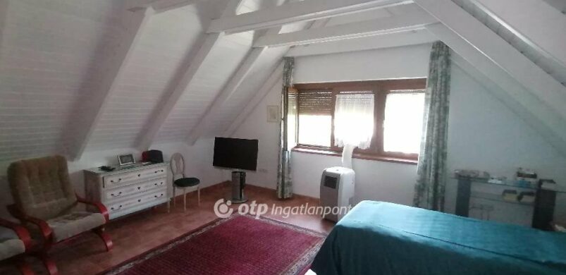 Egy szuper trend Orosházán: festéket minden lambériára, gerendára!