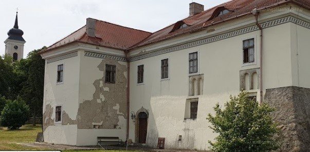 Hihetetlen! Eladó a monoki Monaky-kastély!