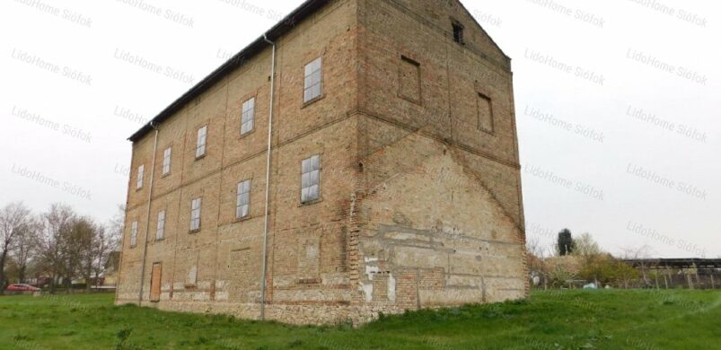 906 négyzetméter 53,5 millióért? Eladó egy enyingi malom!