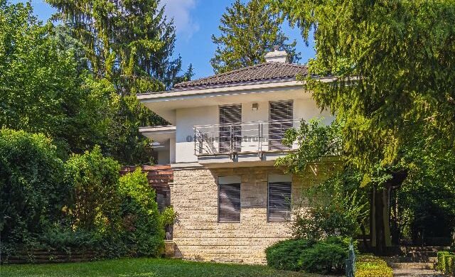 Szaunás, impozáns ikerház a soproni Felső-Lővérek szépe!