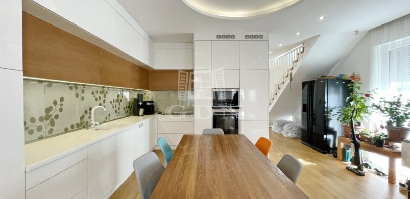 Elegáns letisztultság a debreceni Lovas Akadémia közelében!