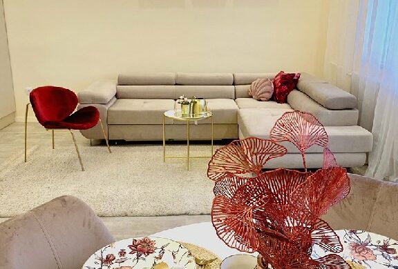 Egy loggiás szépség Debrecen belvárosából