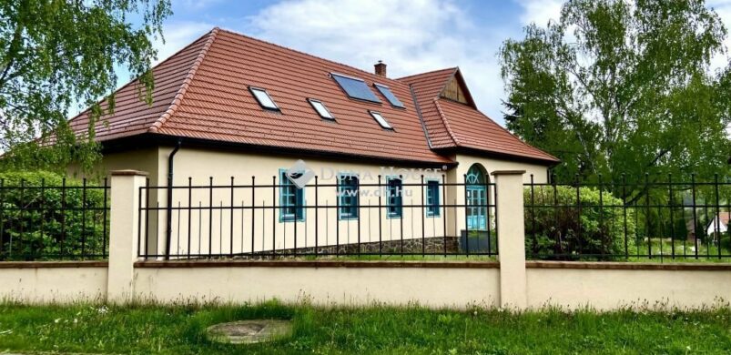 Eladó egy 1920-as építésű panzió Parádsasváron!