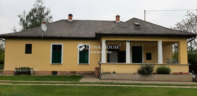 Egy kúria jellegű tanyaépület Jászszentandráson!