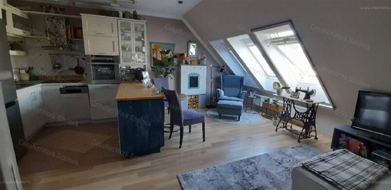 Egy “beleszeretős” tetőtéri, belső kétszintes otthon Szolnokon!