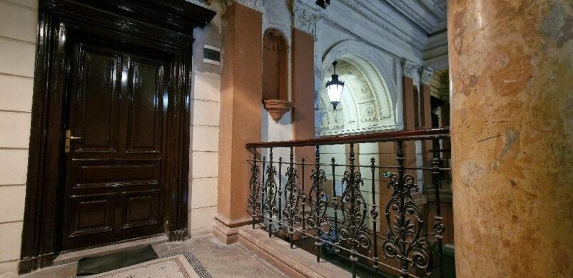 60 millióért impozáns házban élhet a Parlament szomszédságában!