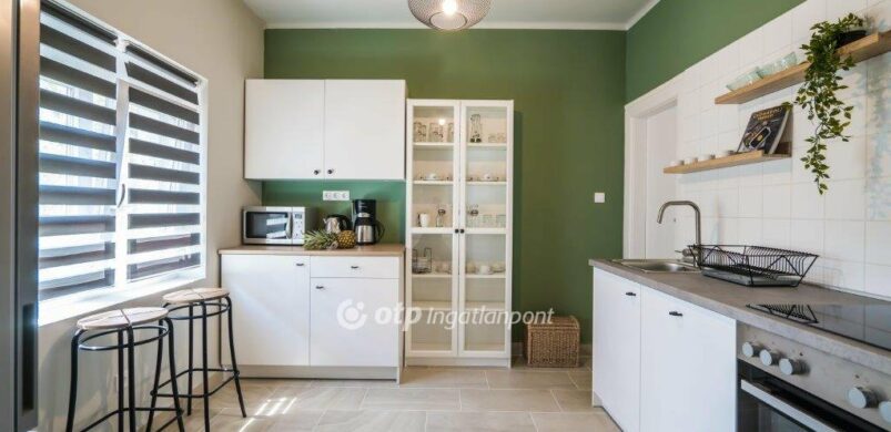 Két ház, egy telek: egy színes lehetőség Siófokon!