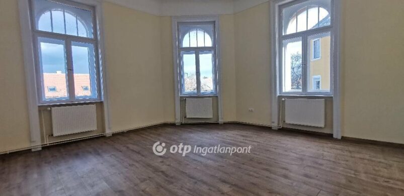 És akkor jöjjön egy 115 nm-es polgári lakás Szombathelyről!